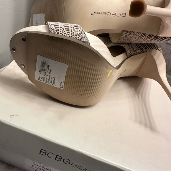 BCBG Maemi Suede Snake Print Heels size 8 NIB - Picture 4 of 9